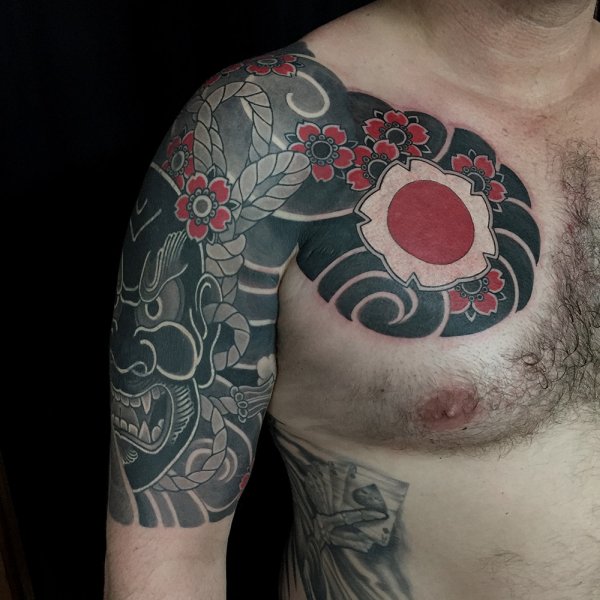 tatuaggio-giapponese-fiori-braccio-meta-pettorale