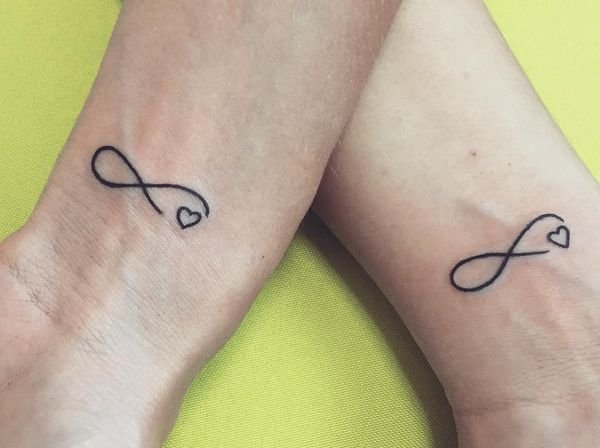 tatuaggio-infinito-love-piede-cuore