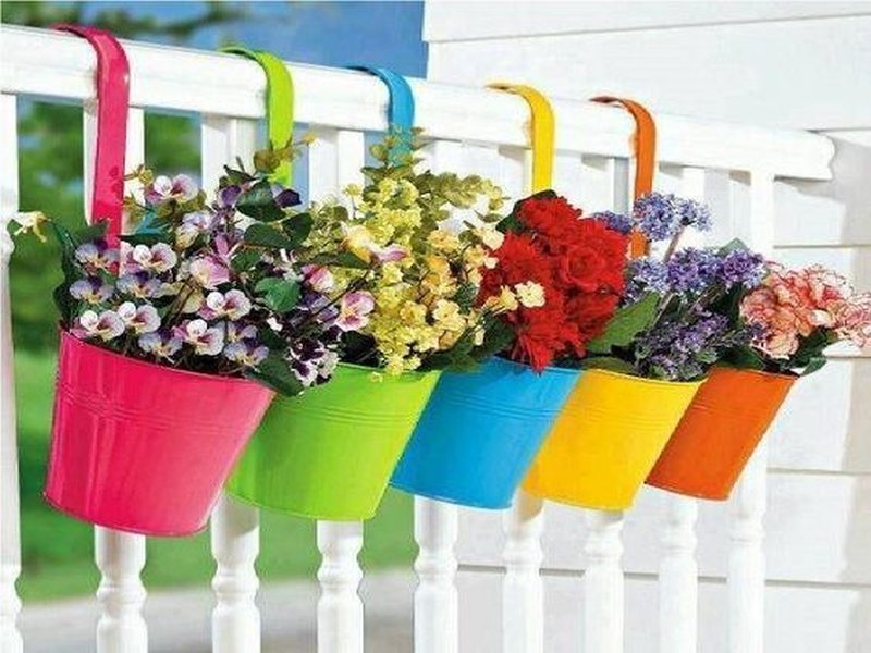 balcone-fioriere-colorate