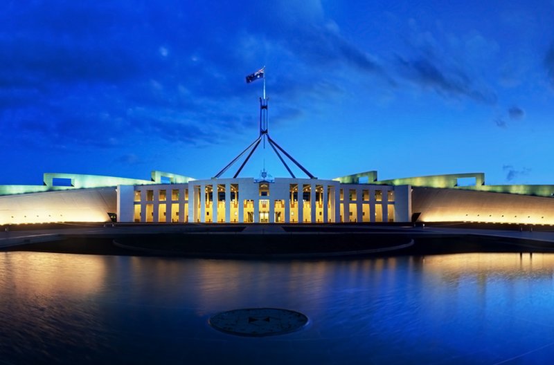 bandiera-sul-parlamento-australiano