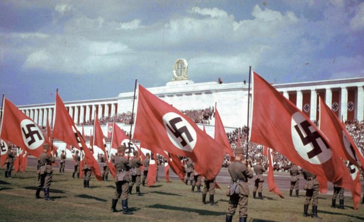 bandiera-nazista-berlino