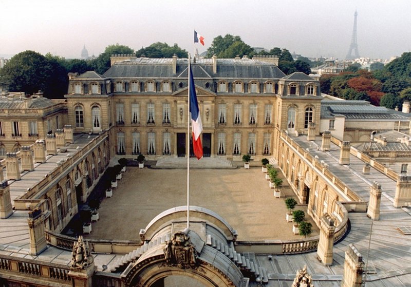 palazzo-eliseo-bandiera-francese